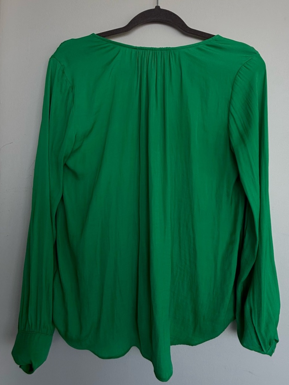 Vibrant Green V-Neck Long Sleeve Blouse - Picture 2 of 2